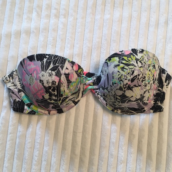 3 Bikini tops🌺 - Picture 3 of 7